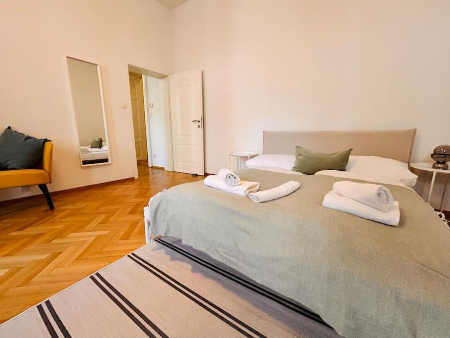 Apartment Geraeumiges Im Wiener Altbauflair *