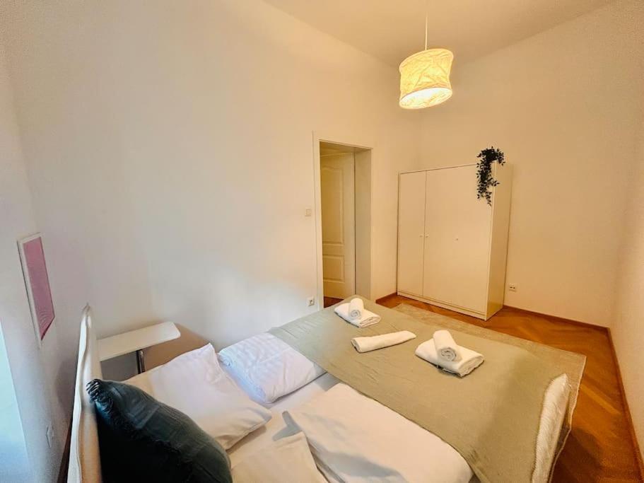Apartment Geraeumiges Im Wiener Altbauflair